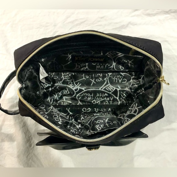 🛍️BETSEY JOHNSON Banners/Roses Cosmetic/Toiletry Travel Bg size8x7 NWTag holder - Picture 12 of 15